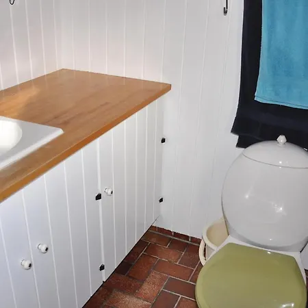 Semesterbostad Two-bedroom Holiday In Nordenbro Vesteregn